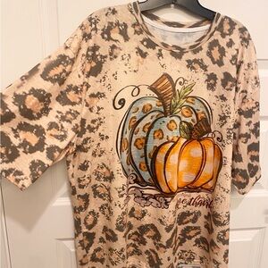 Colorful~soft Woman’s Plus T-shirt size 2X with cute Fall pumpkins! 🍁
